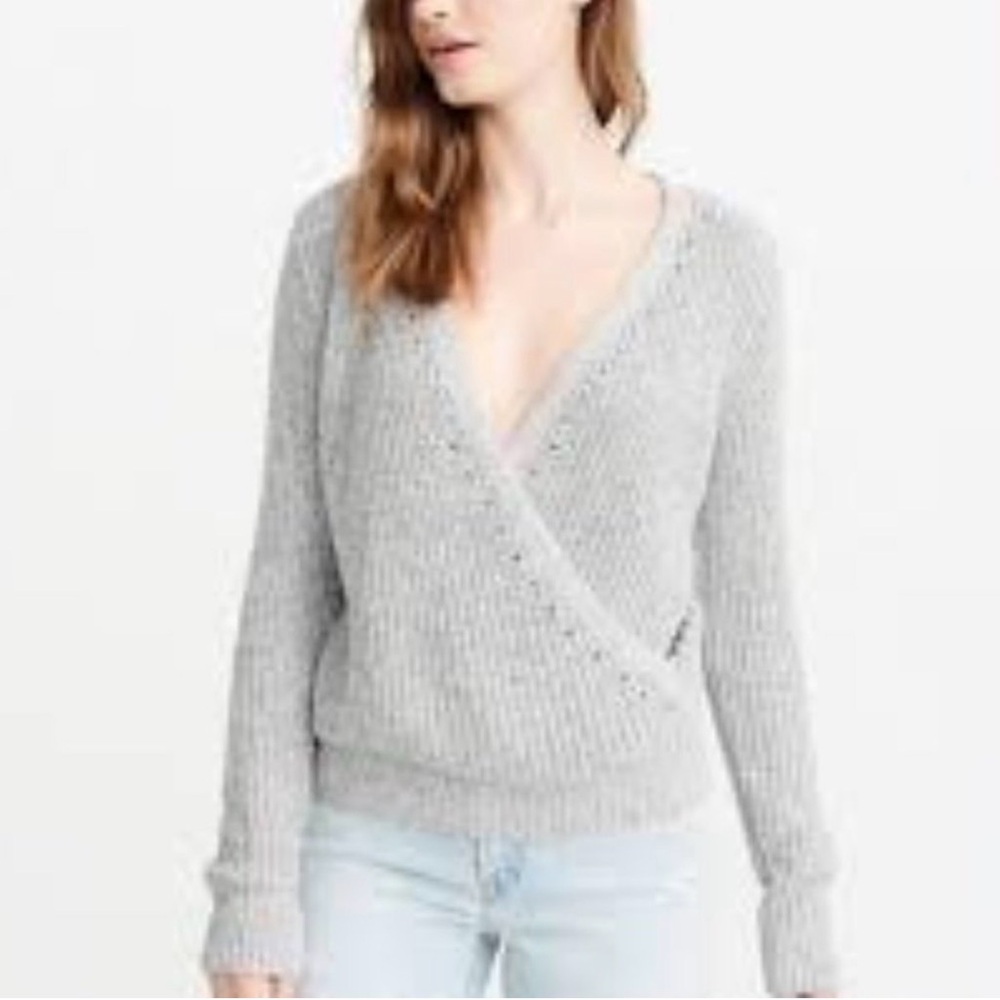 Abercrombie & Fitch Light Gray V-Neck Crossover Wrap Sweater Size L relaxed fit
